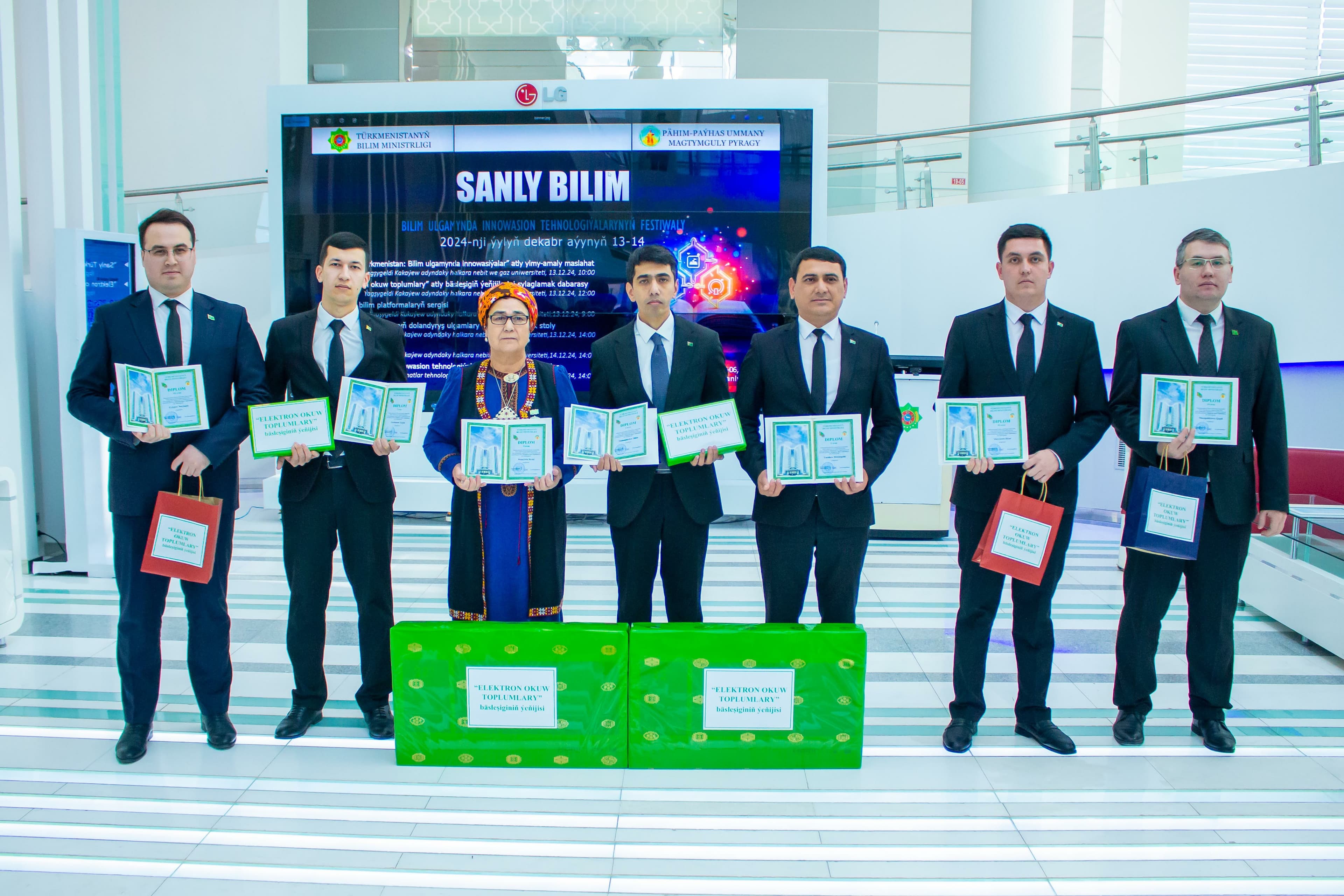 v-turkmenistane-sostoyalsya-festival-innovacionnyh-tehnologij-v-sfere-obrazovaniya
