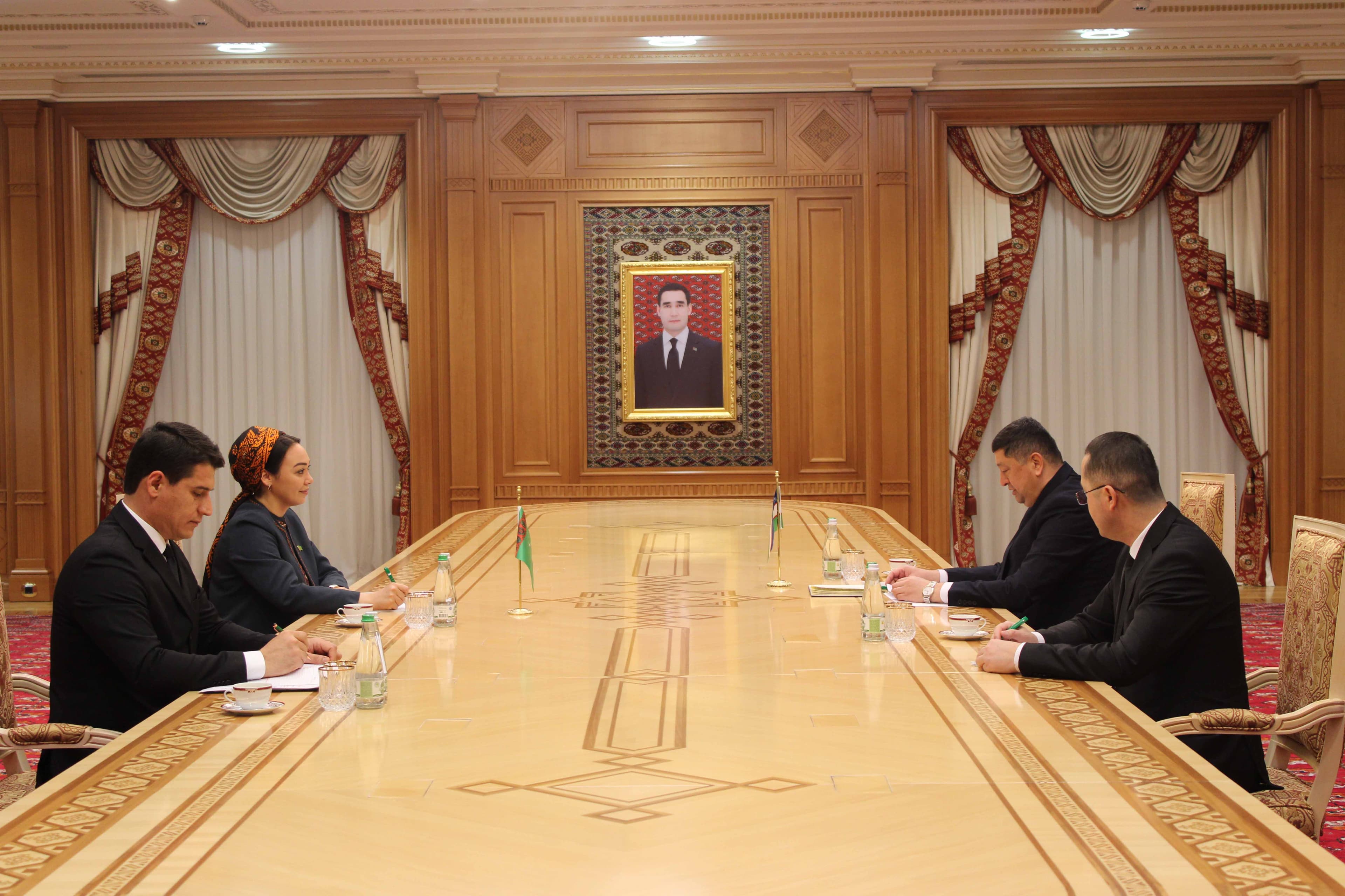 v-medzhlise-turkmenistana-proshla-vstrecha-s-poslom-respubliki-uzbekistan-v-turkmenistane