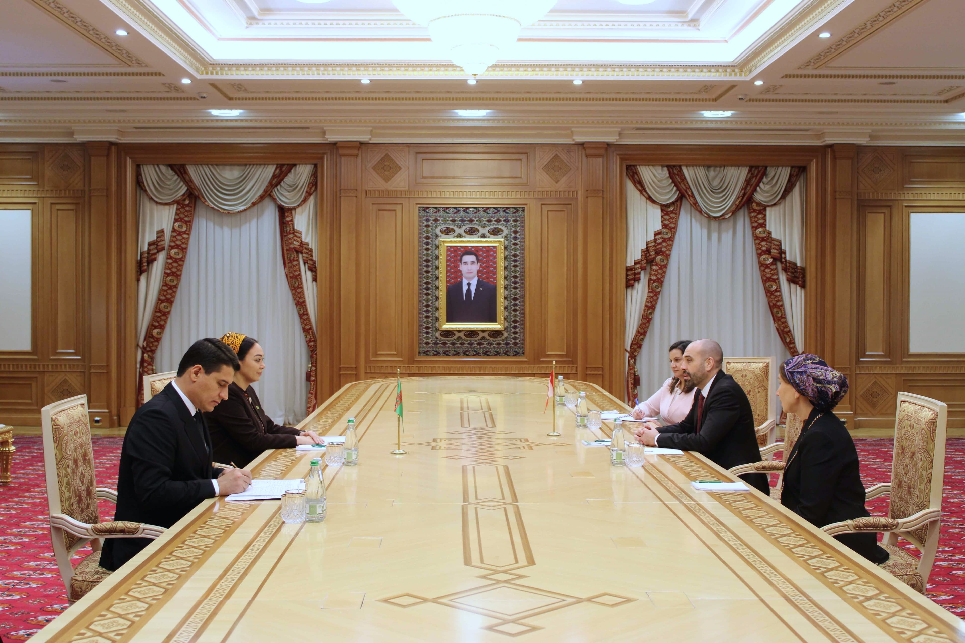 kanadanyn-turkmenistanda-akkreditlenen-ilcisi-oz-isine-baslady