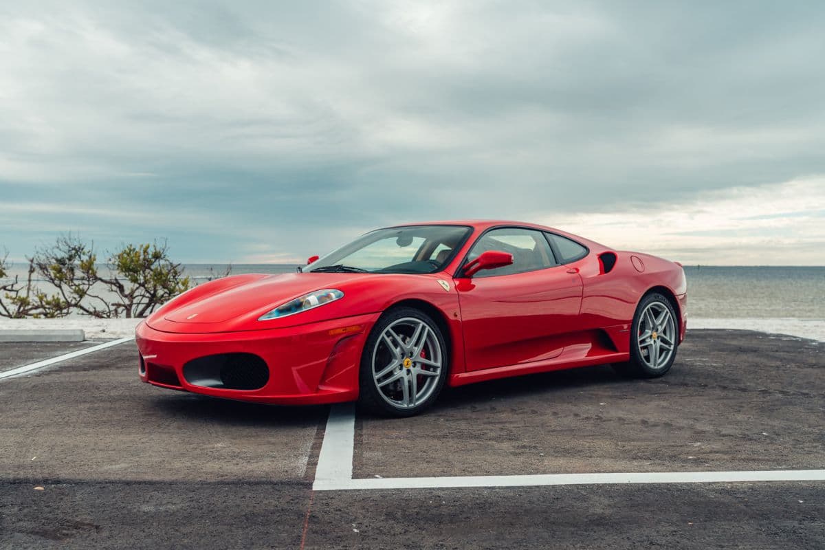 Bäsleşikli söwdada Donald Trampyň Ferrari awtoulagy satylýar