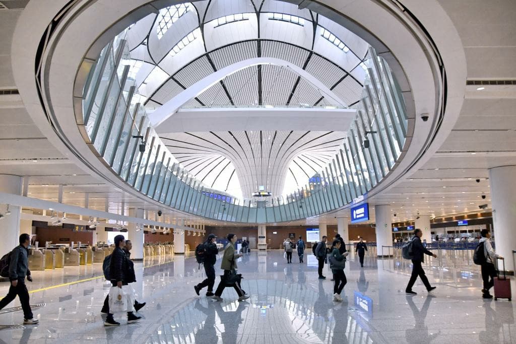 pekin-prinyal-novye-mery-dlya-povysheniya-udobstva-poezdok-dlya-zarubezhnyh-predprinimatelej