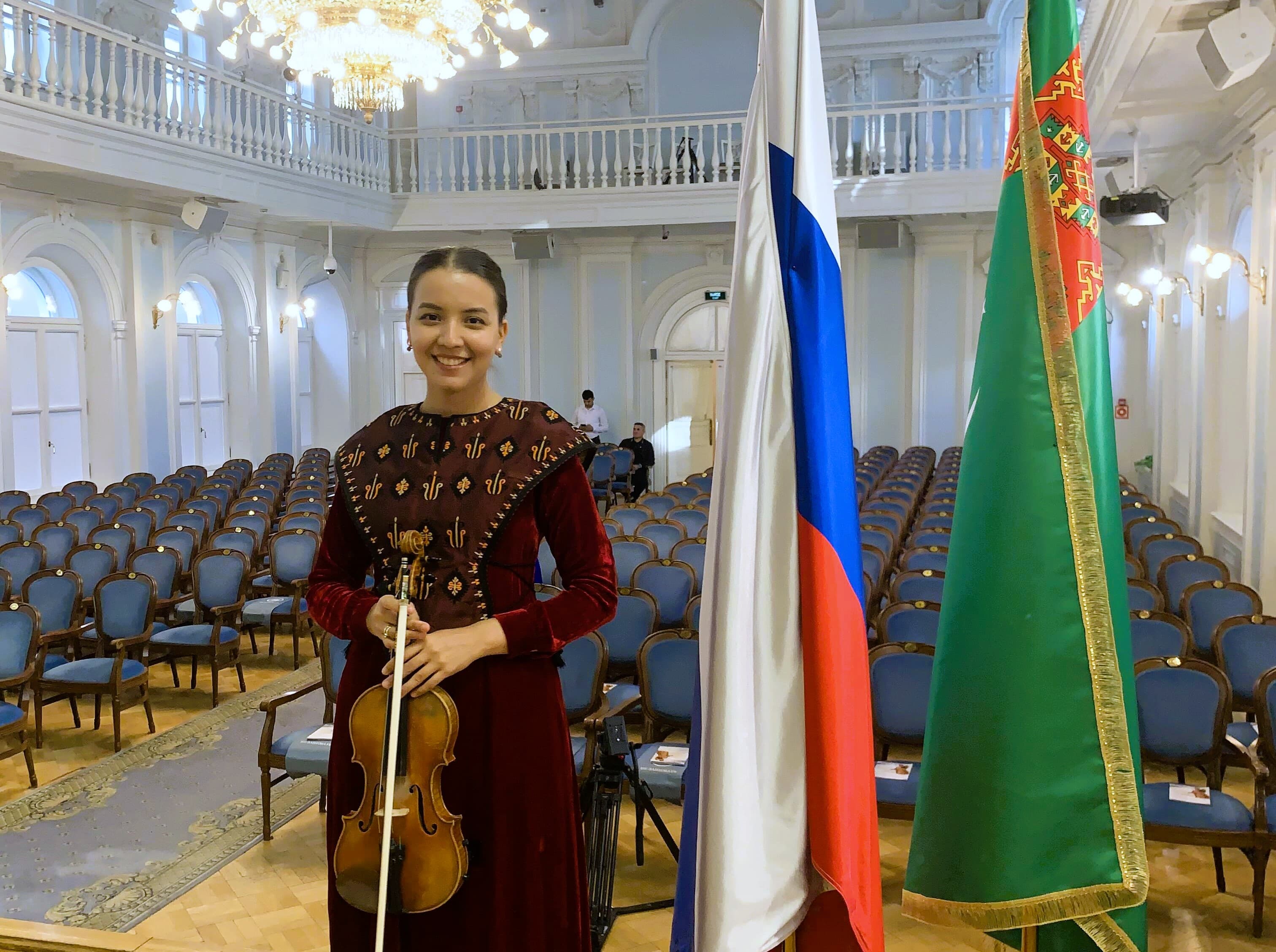 ot-klassiki-do-etno-mnogogrannyj-talant-skripachki-ajbolek-muhievoj