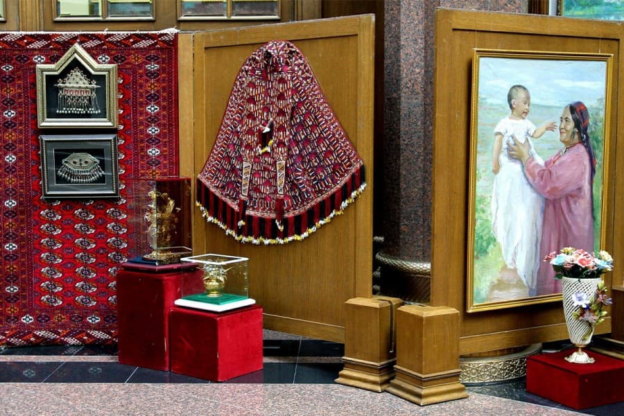 exhibition-state-museum-turkmenistan-dedicated-womans-beauty-and-talent