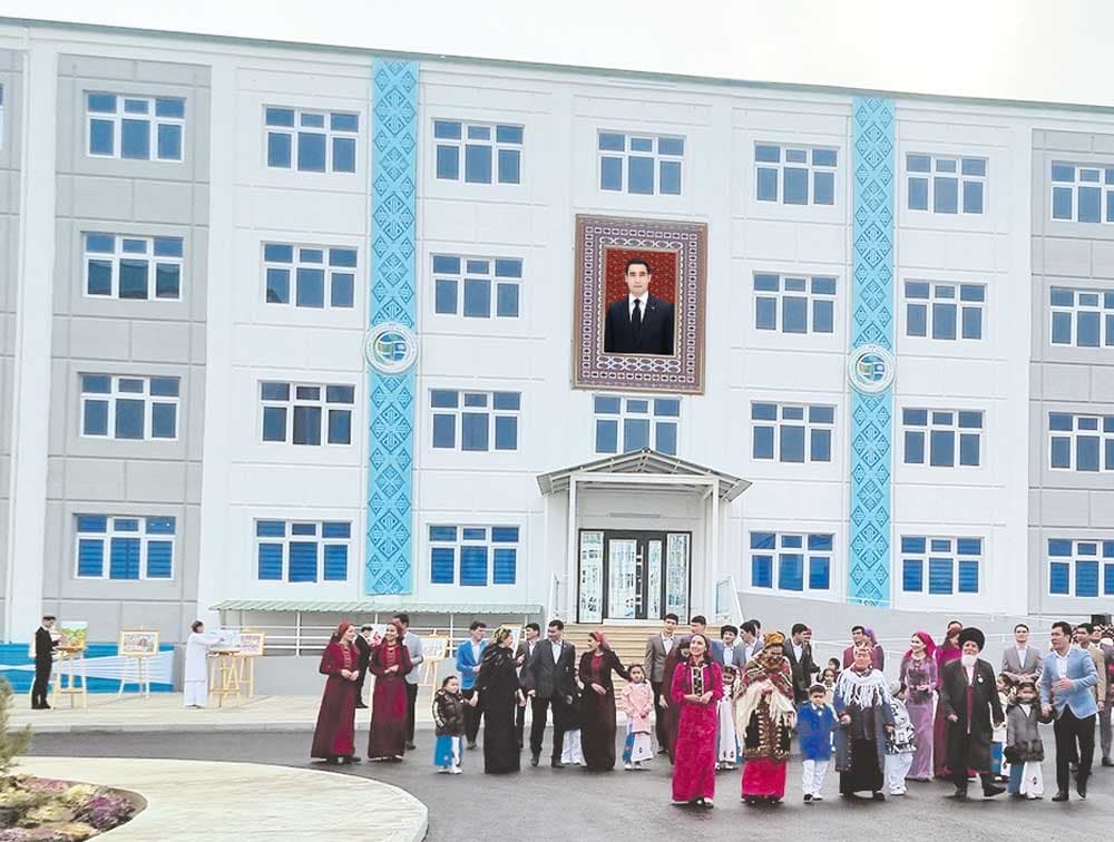 Büzmeýin etrabynda täze ýaşaýyş jaýlary ulanmaga berildi