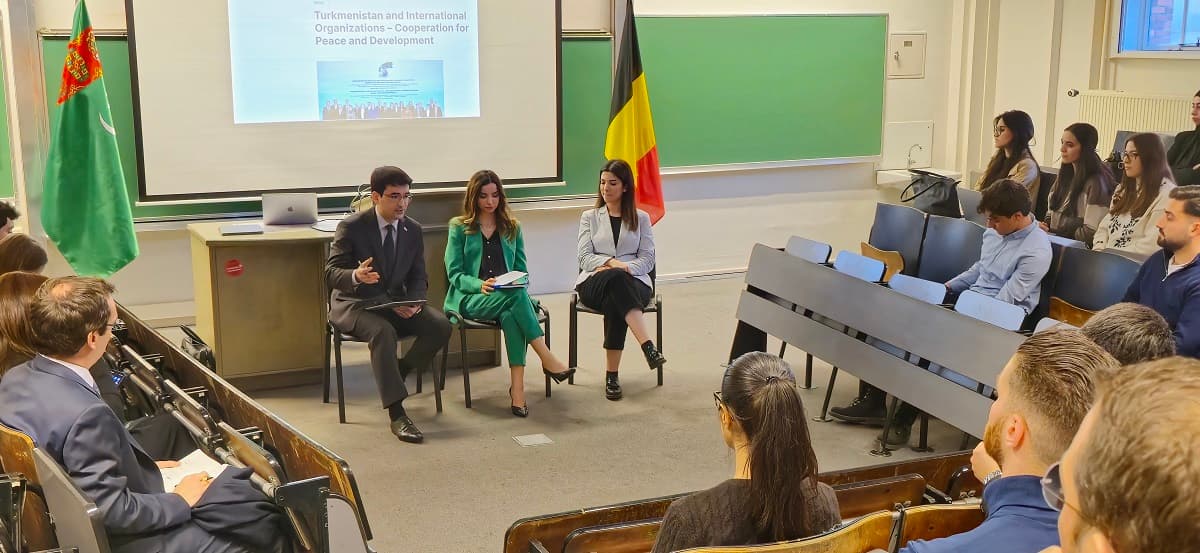 ambassador-turkmenistan-delivers-lecture-neutrality-free-university-brussels