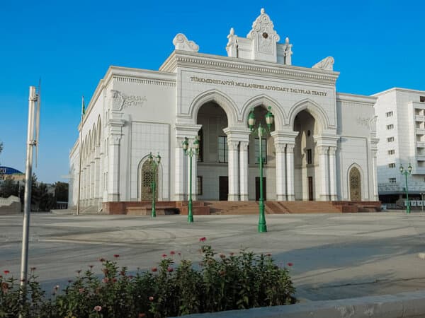 turkmenistanyn-teatr-sahnalary-oyunlaryna-cagyryar-4-6-njy-aprel-aralygyndaky-oyunlaryn-tertibi