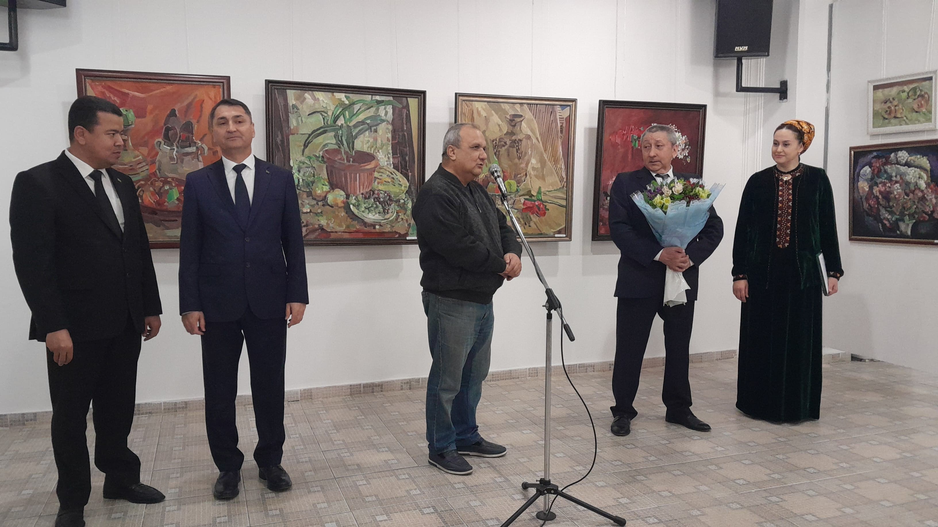 Aşgabatda suratkeş Orazgylyç Öwezowyň şahsy sergisi açyldy