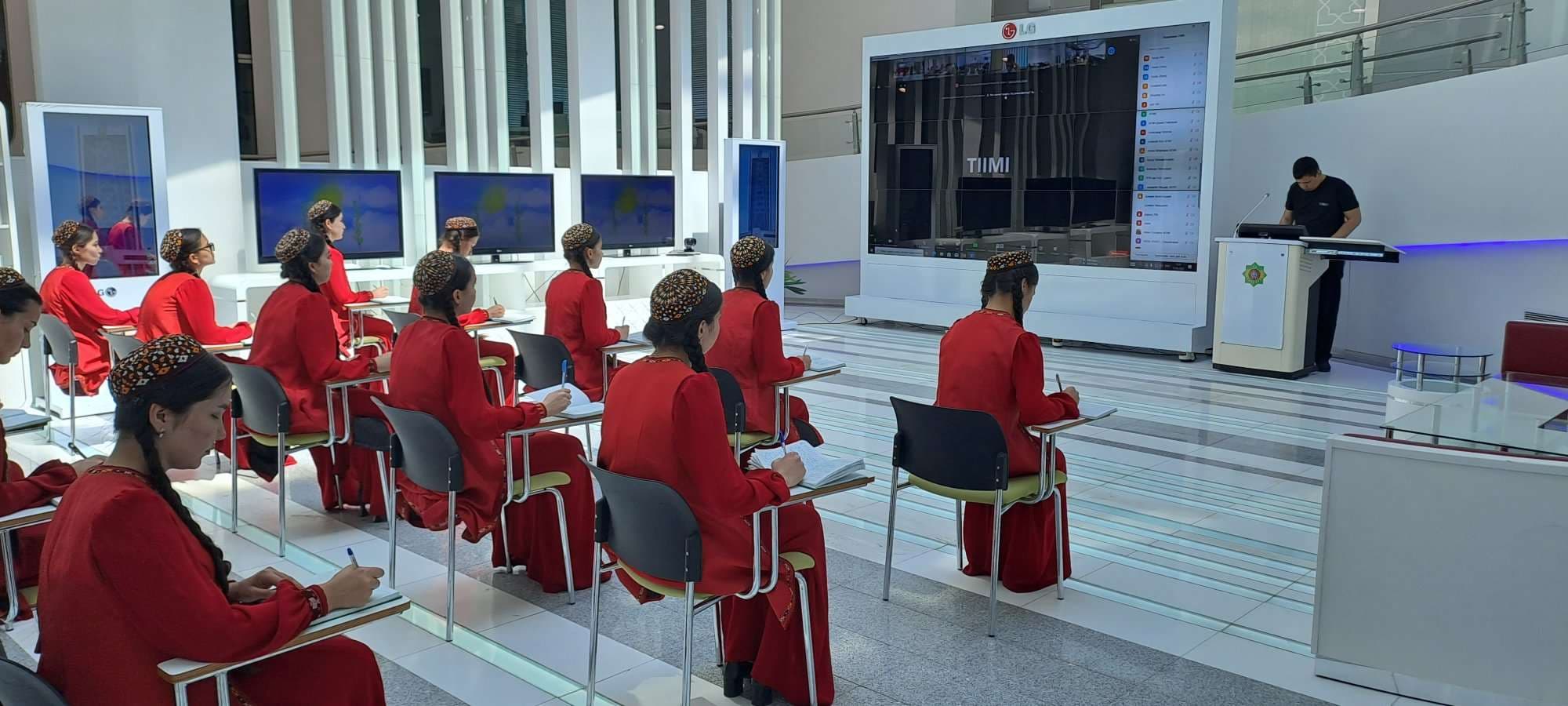 mezhdunarodnyj-universitet-nefti-i-gaza-provel-otkrytuyu-internet-olimpiadu-po-informatike