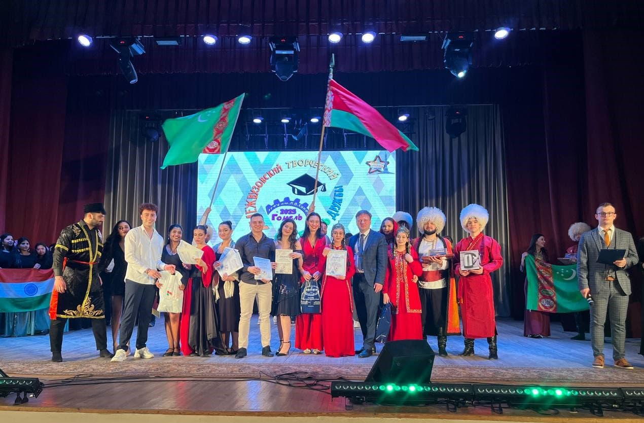 yarkie-kraski-kultur-na-festivale-v-gomele-studenty-turkmenistana-na-prazdnike-druzhby