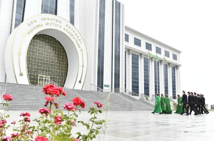 konkurs-detskogo-risunka-gorod-arkadag-gorod-molodosti-i-krasoty