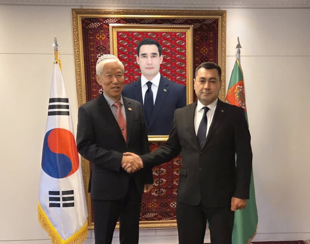 obsuzhdeny-perspektivy-informacionnogo-vzaimodejstviya-s-korejskim-izdaniem-diplomacy-journal