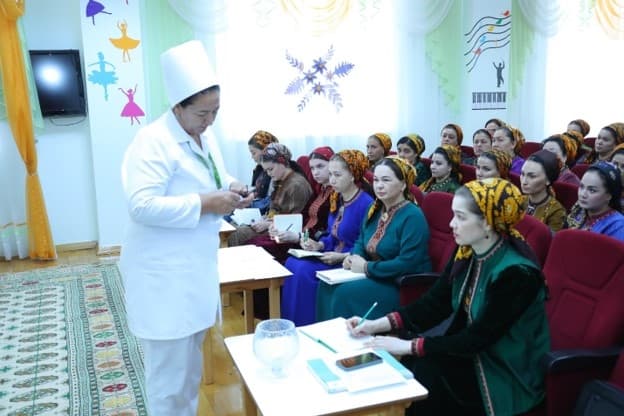 В Ашхабаде подвели итоги конкурсов медсестер и поваров дошкольных учреждений