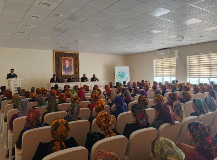 v-balkanskom-velayate-proshla-regionalnaya-konferenciya-rabotnikov-obrazovaniya