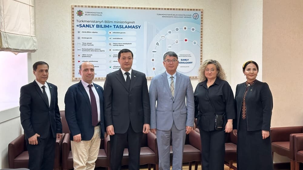 28-nji awgustda Türkmenistanyň Bilim ministrliginde Türkmenistanyň bilim ministriniň orunbasary A. Ataýew bilen ÝUNESKO-nyň Bilimde maglumat tehnologiýalary institutynyň direktory Tao Žanyň duşuşygy geçirildi