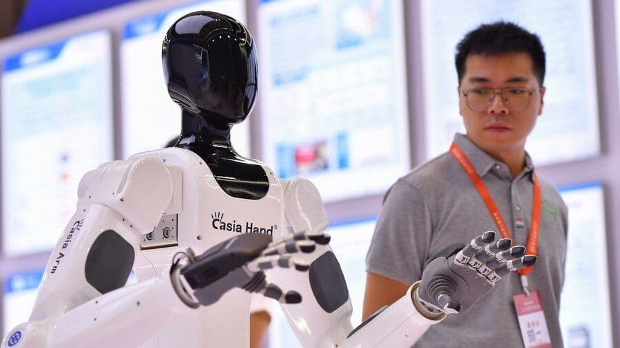 Китай компенсирует дефицит рабочей силы рекордным числом роботов