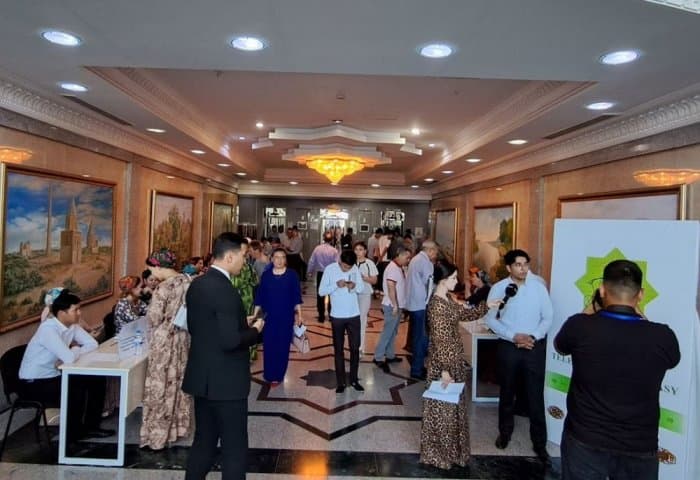 asgabatda-bos-orunlaryny-teklip-etmek-boyunca-care-geciriler