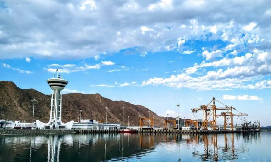 mahackala-porty-turkmenistanyn-iri-porty-arkaly-yuk-dasamalaryny-yola-goyar