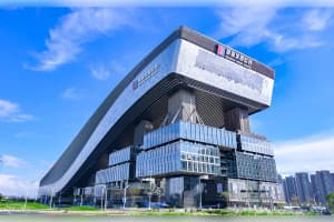 china-opens-huafa-snow-world-largest-indoor-ski-resort-world