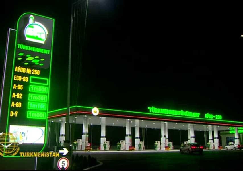 Akbugdaý etrabynyň çäginde täze döwrebap ýangyç guýujy bekedi açylyp ulanylmaga berildi