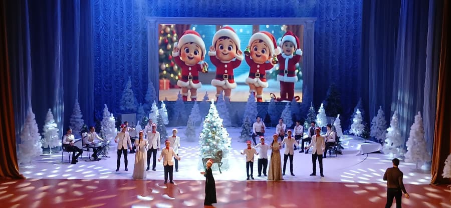 mukamlar-kosgunde-taze-yyl-bayramy-mynasybetli-dabaraly-sou-konsert-gecirildi