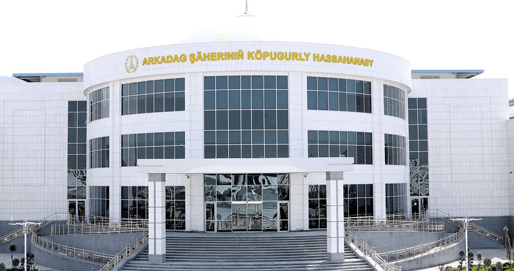 German Professor Shares Experience with Turkmen Colleagues