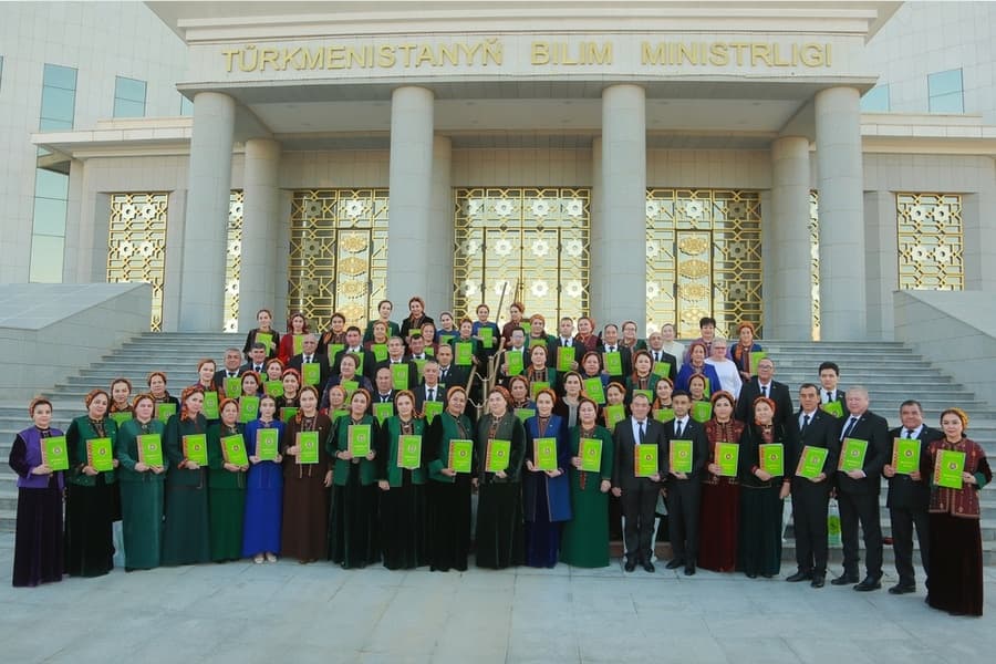 ministerstve-obrazovaniya-turkmenistana-nagradili-luchshih-uchitelej-strany