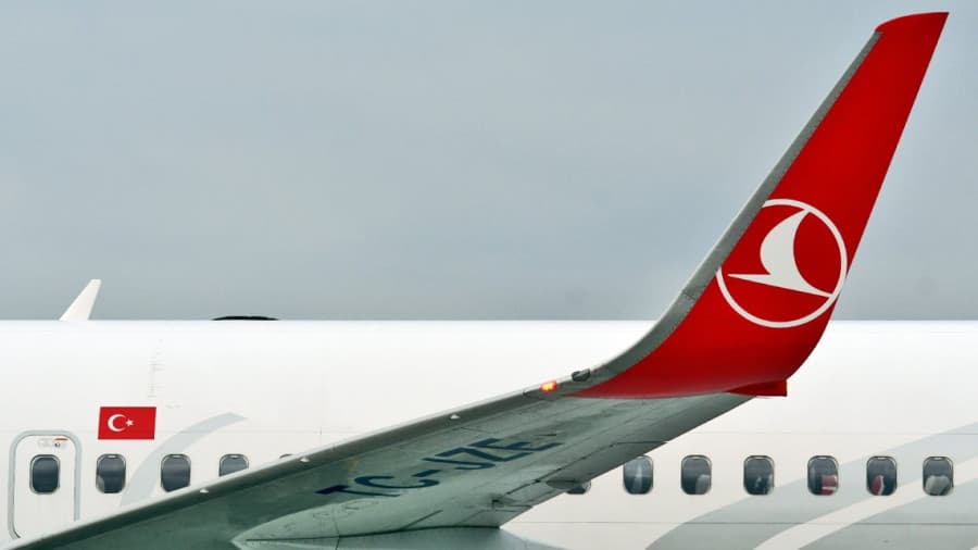 Uçuş tertibine görä, Stambuldan Tirana we yzyna uçuşlar gündiz hem-de agşam sagatlarynda ýerine ýetiriler. TK1073 we TK1074 belgili gatnawlar duşenbe, çarşenbe we şenbe günleri Stambuldan uçar