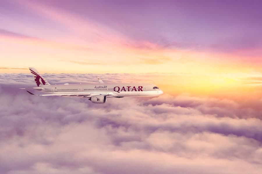 qatar-airways-pervoj-v-mire-osnastila-boeing-787-sputnikovym-internetom-starlink