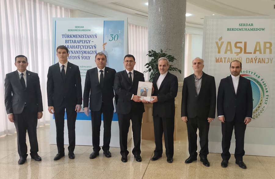 14 января в Туркменском государственном университете имени Махтумкули состоялась встреча с участием Чрезвычайного и Полномочного Посла Исламской Республики Иран в Туркменистане Али Моджтабы Рузбeхани и советника по вопросам культуры Абдолрезы Аббаси