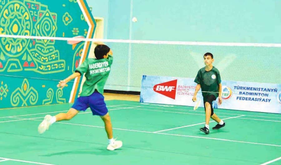 raketki-k-boyu-mezhdunarodnaya-shkola-ashhabada-gotovit-turnir-po-badmintonu