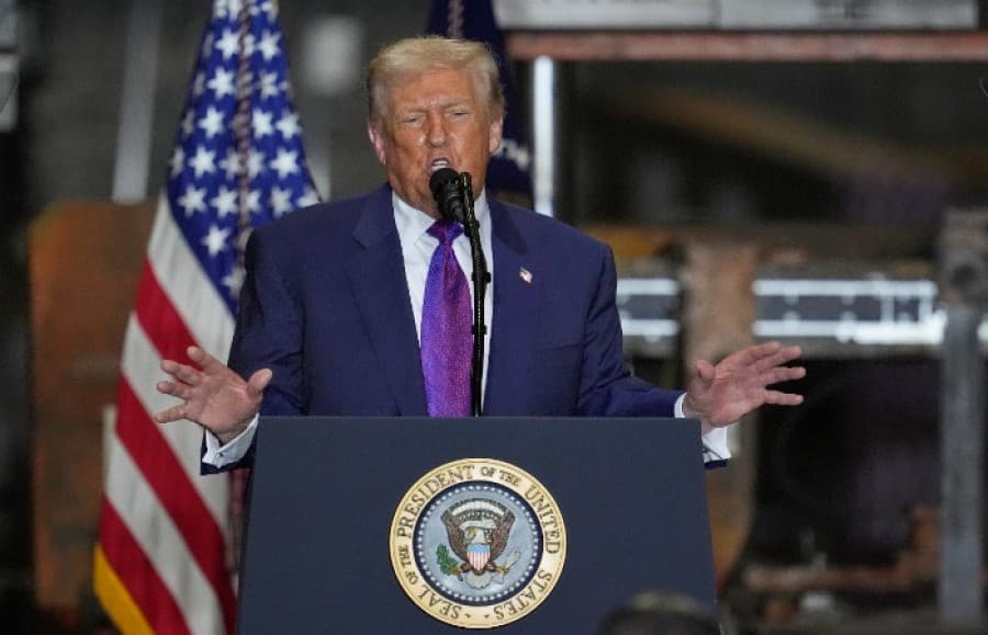 tramp-podpisal-ukaz-o-vvedenii-poshlin-v-10-dlya-vseh-stran-mira