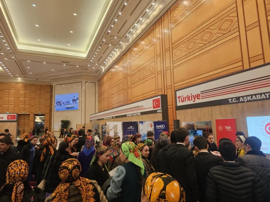 posolstvo-turcii-znakomit-gostej-vystavki-eksportnyh-tovarov-s-turisticheskim-potencialom-strany