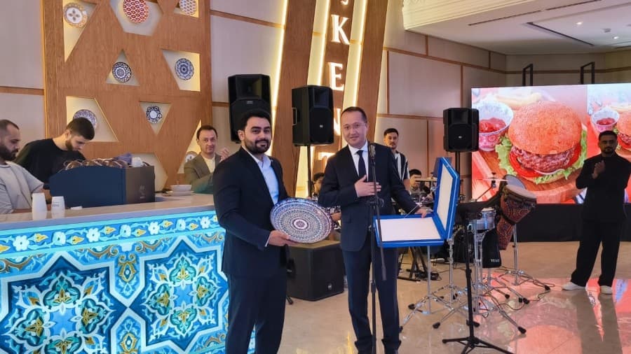 gastronomicheskaya-diplomatiya-prezentaciya-uzbekskih-blyud-sostoyalas-v-parke-tashkent-v-ashhabade