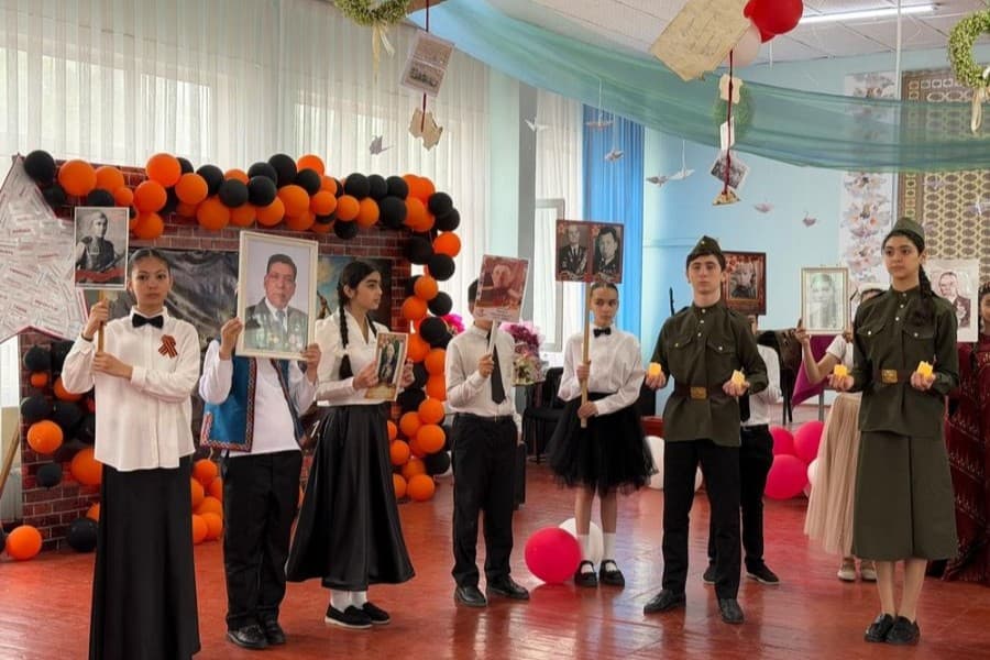 Nesilleriň hakydasy: Aşgabat şäherindäki 15-nji orta mekdepde Beýik Ýeňşiň 81 ýyllygy bellenildi