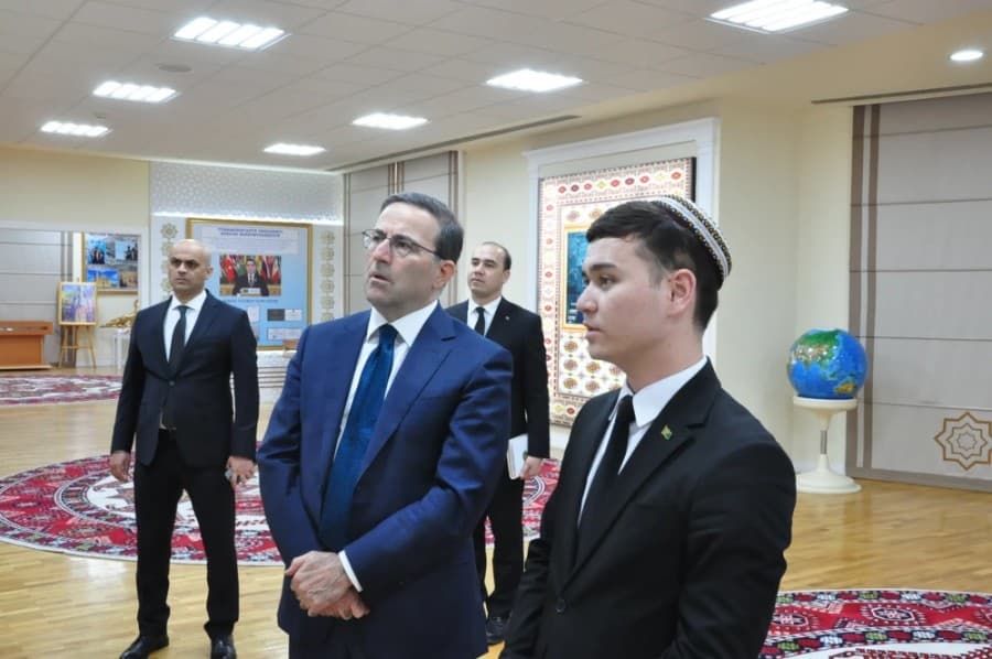 Ilçi bilen geçen duşuşyk