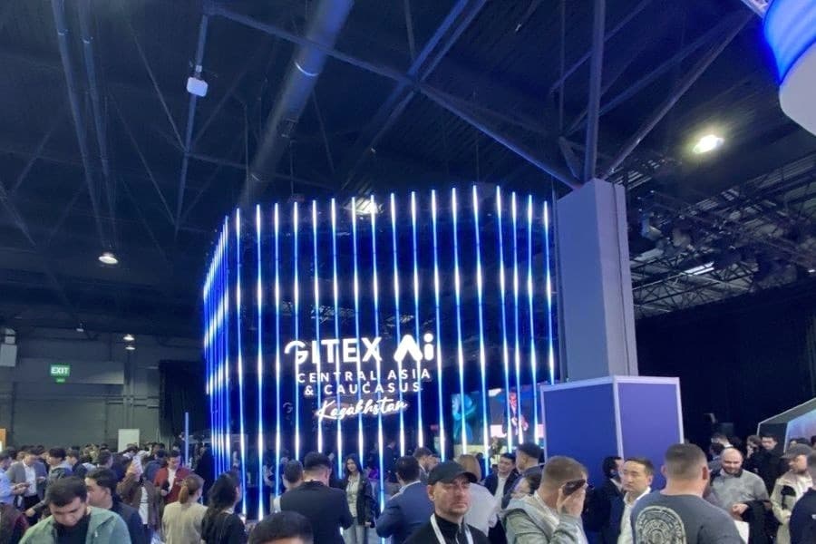 Корреспондент Financil Times в Алматы: завтрак, модерация и мгновенная проверка ORIENT.TM