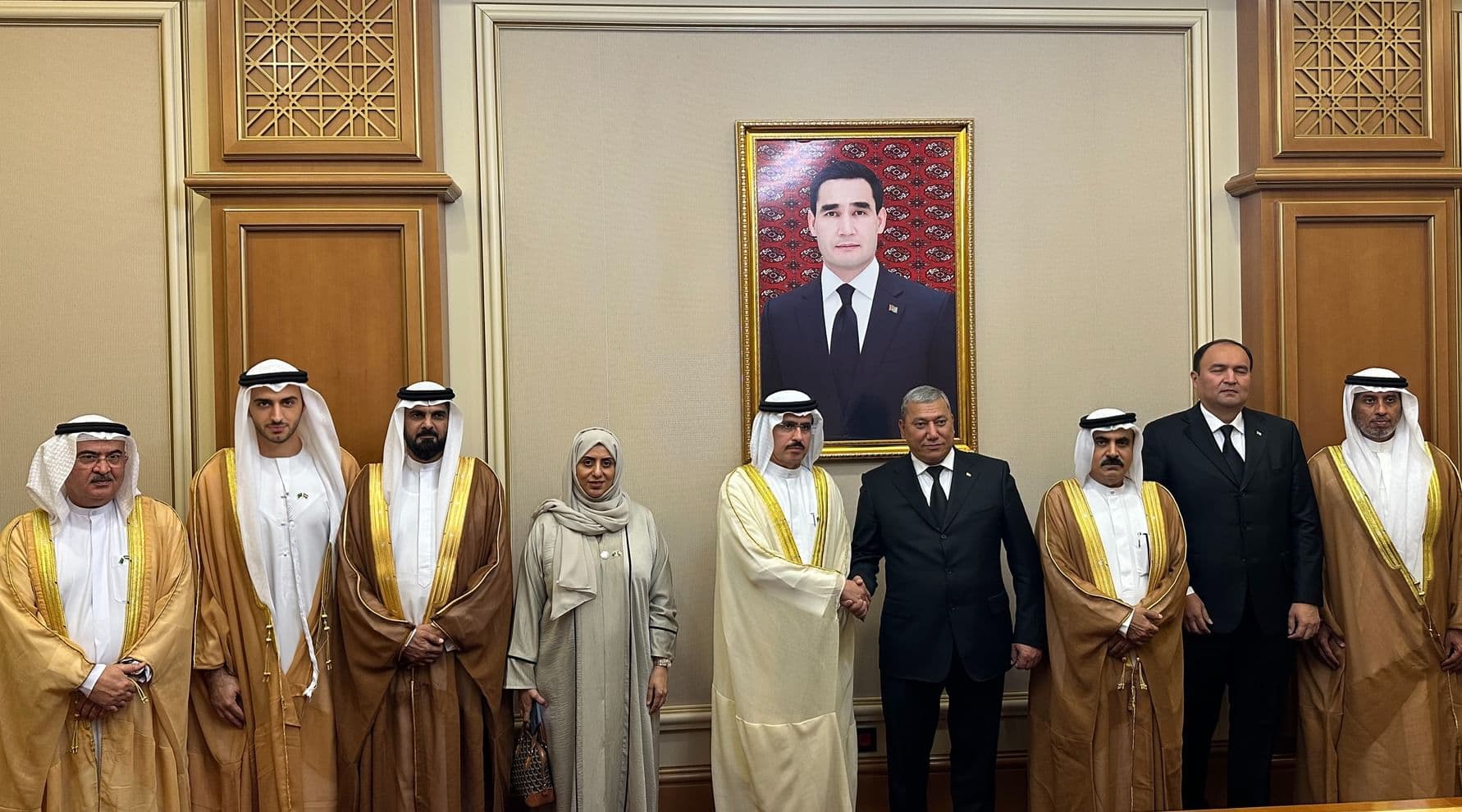 “Dragon Oil” (BAE) direktorlar Geňeşiniň başlygy Said Mohammed Al Taýýer Aşgabatda Türkmenistan bilen nebit-gaz hyzmatdaşlygyny ösdürmek meselelerini ara alyp maslahatlaşdy.