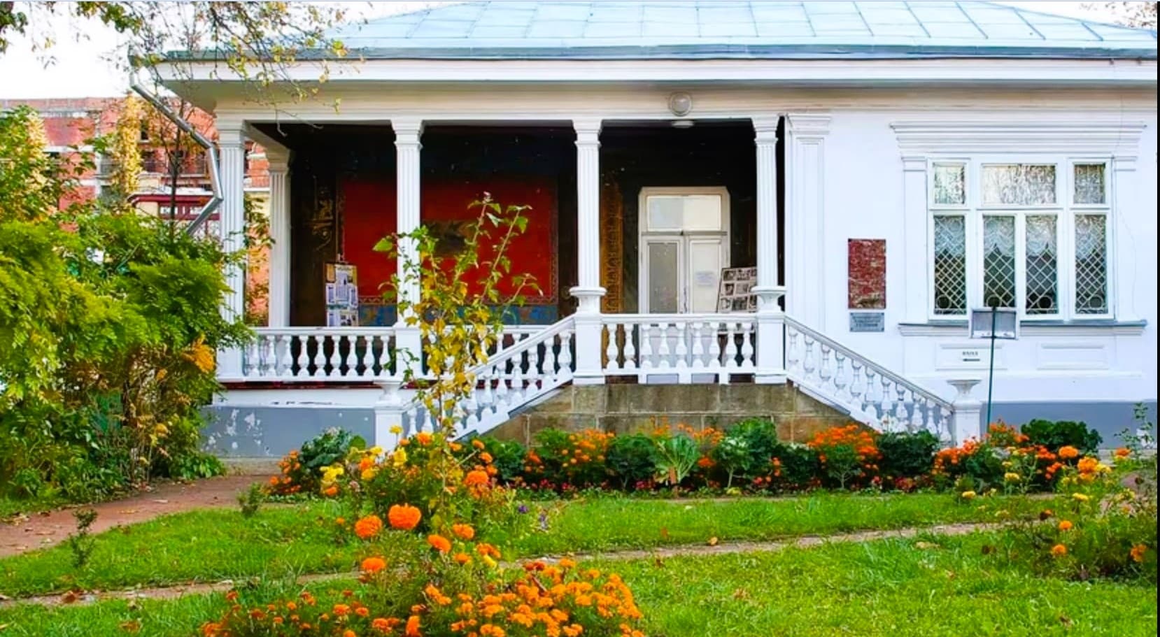 kislowodskin-ak-yaylasy-turkmenistanly-myhmana-garasylmadyk-sowgat-berdi