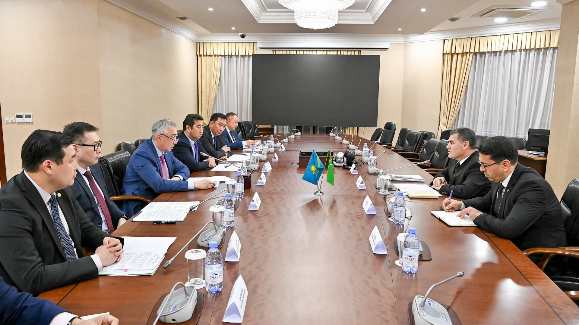 gazagystan-we-turkmenistan-demirgazyk-gunorta-gecelgesinin-gundogar-ugruny-osdurmek-barada-maslahatlasdylar