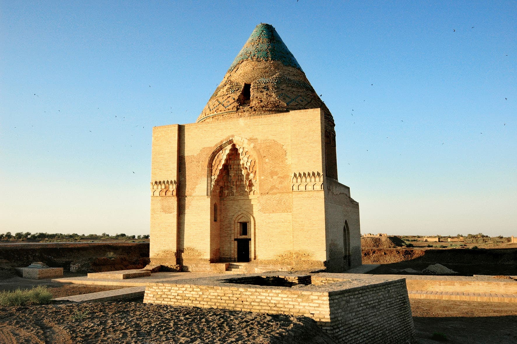 arkadag-saherinin-taryhy-we-ulkani-owrenis-muzeyi-taze-arheologik-tapyndylar-bilen-usti-yetiriler