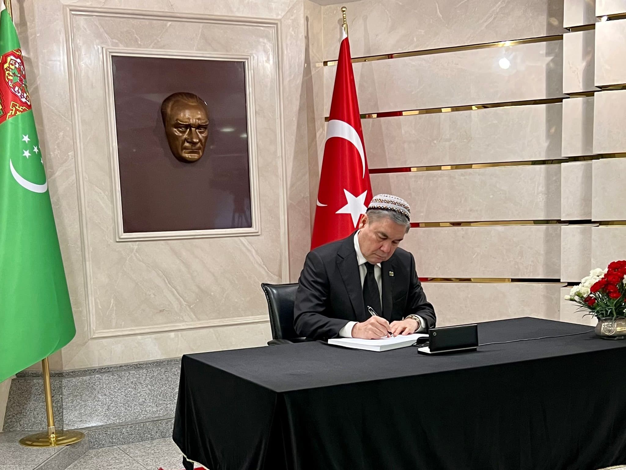 National Leader of Turkmen people, Chairman of Halk Maslahaty of Turkmenistan Gurbanguly Berdimuhamedow arrived at the Embassy of the Republic of Turkey and expressed sympathy to the representatives of brotherly country
