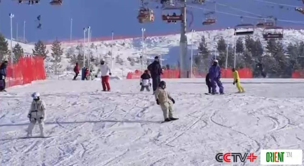 Ski resorts receive growing tourists in China's Xinjiang, Guizhou
