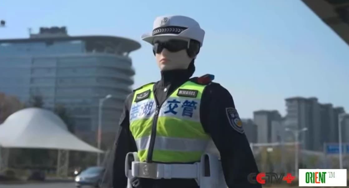 Robotic traffic officer on duty in east China’s Anhui