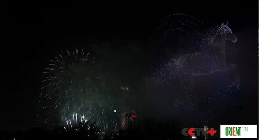 Makaoda At ýyly mynasybetli suwda ýöriş we dronly feýerwerk gurnaldy