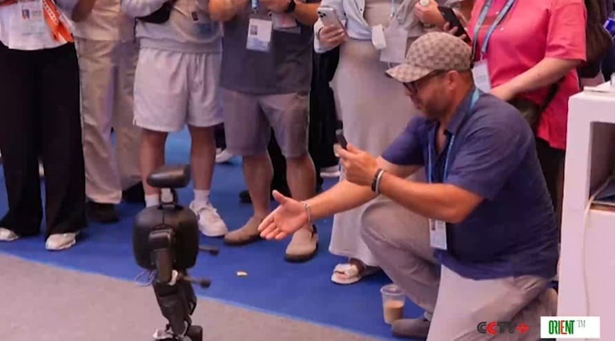 Kanton sergisi dünýäniň alyjylaryny özüne çekip, Hytaýyň robototehnika ugrundaky gazananlaryny görkezýär