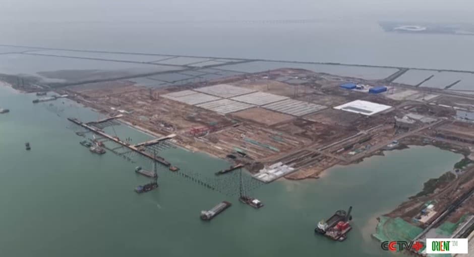 Guangzhou Builds a Giant Port. 35 Million Containers a Year and Four Berths for Super Tankers.