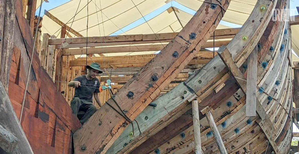 из какого дерева строили корабли. катера верфи варяг. полтава корабль санкт-петербург верфь. постройка деревянного корабля. борт деревянной лодки.