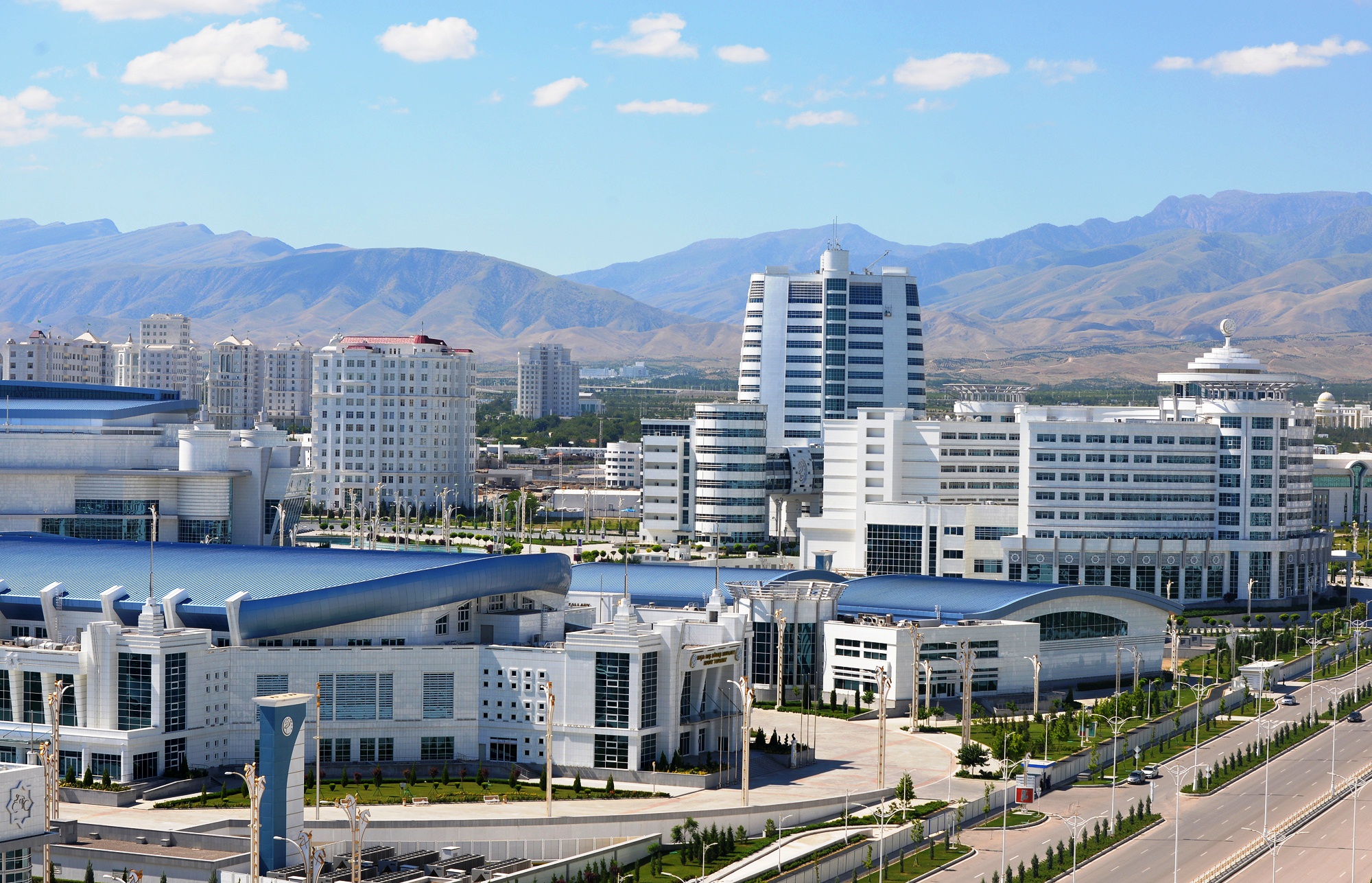 Ashgabat kdmid. Беломраморный Ашхабад. Ашхабад 2023. Туркменистан новый город Ашгабат. Проспект Битарап Туркменистан.