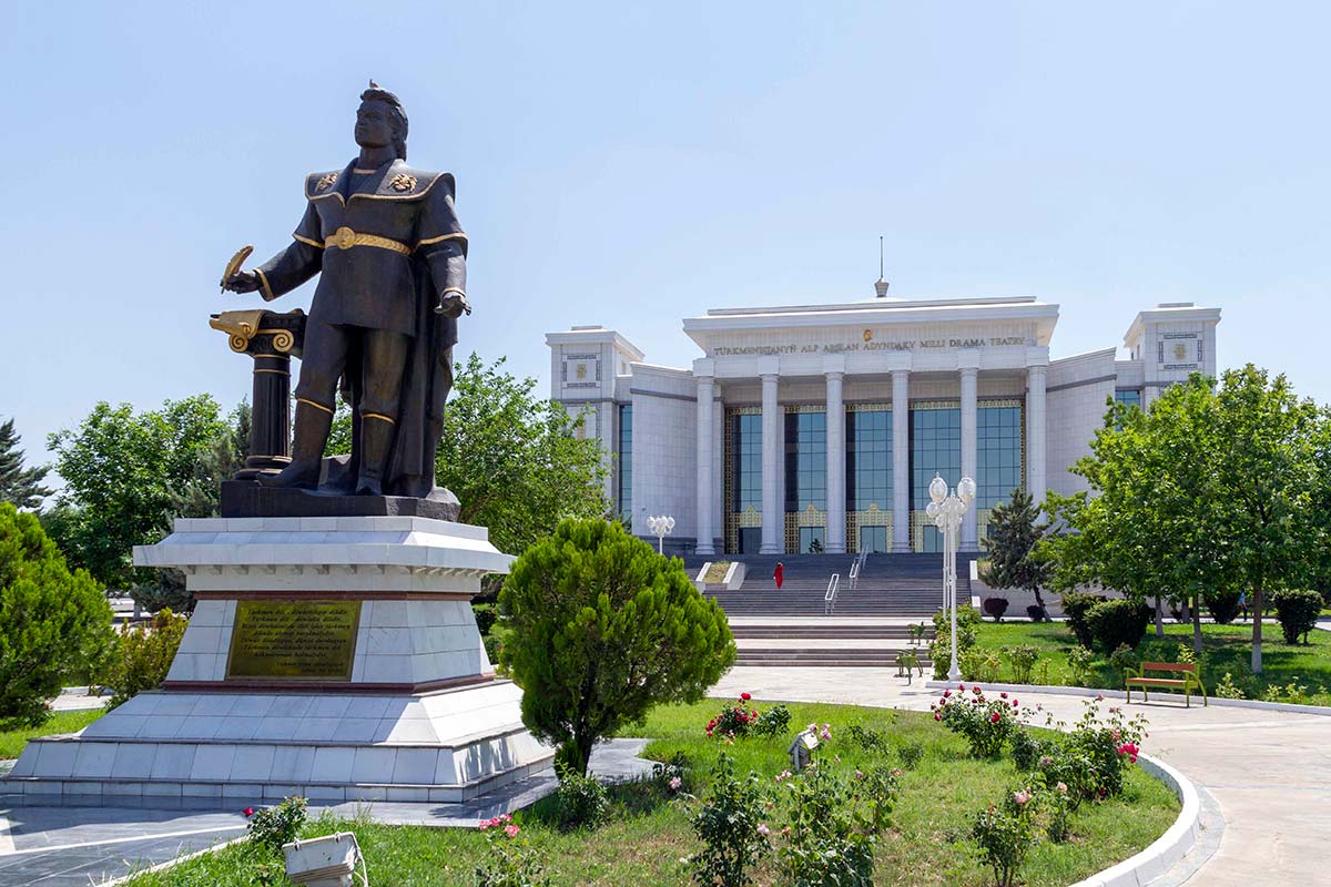 Репертуар Национального драматического театра Туркменистана имени Алп Арслана с 21 по 24 марта