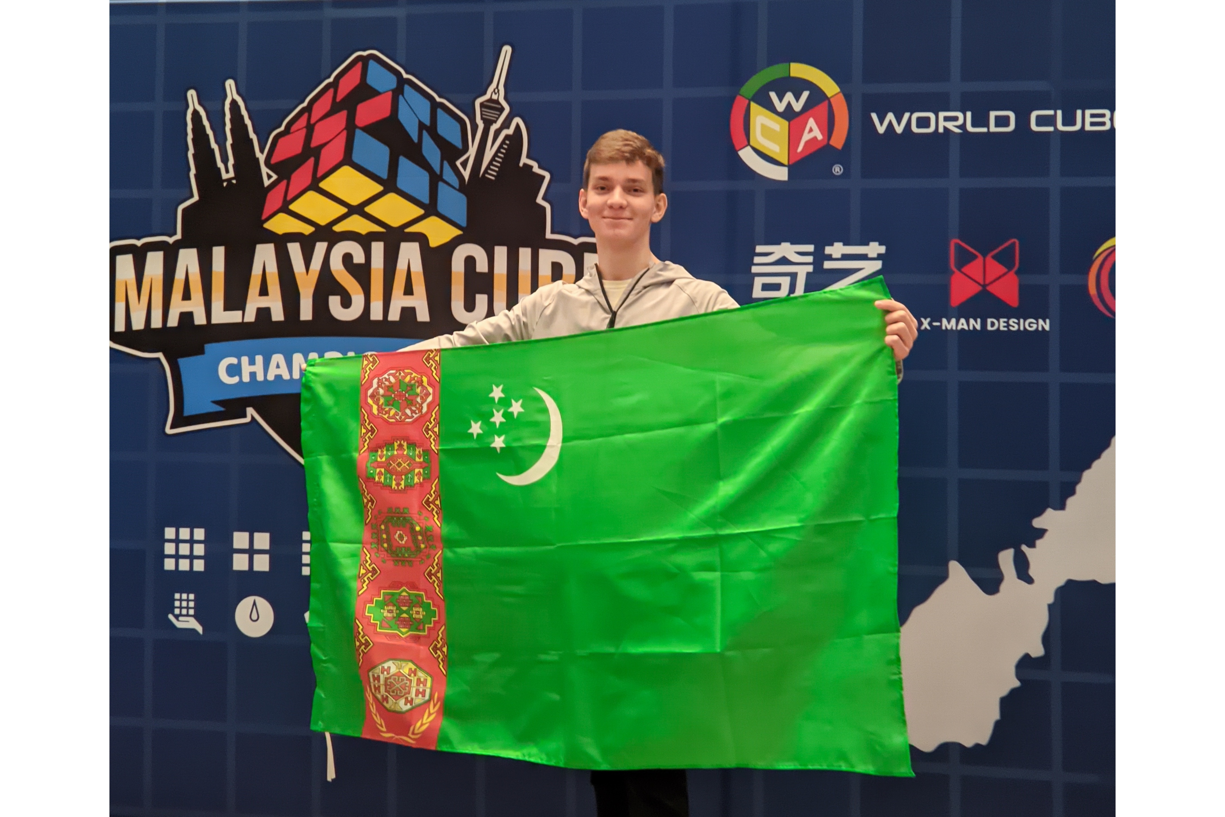 Спидкубер из Туркменистана установил 12 национальных рекордов на соревнованиях в Малайзии.jpg